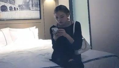 约了个颜值不错黑衣妹子. 海报