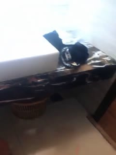 戴着大链子有点装B的90后小伙嘴挺会说的约了2位不太情愿的年轻闺蜜开房啪啪太嫩了边干边说好紧呐对白精彩-2 海报