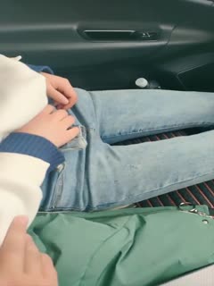 非常有才的男主播冒充抖音主持茶园套路正在摘野菜乳臭未干的高二学妹到车上啪啪，对白非常精彩 海报