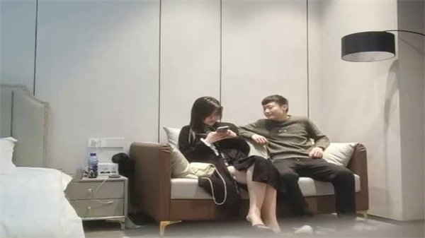 利哥探花：真实完美肌肤，白皙极品美乳极致诱惑 海报